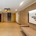 Good Vibes, Roomy In Prime Location
