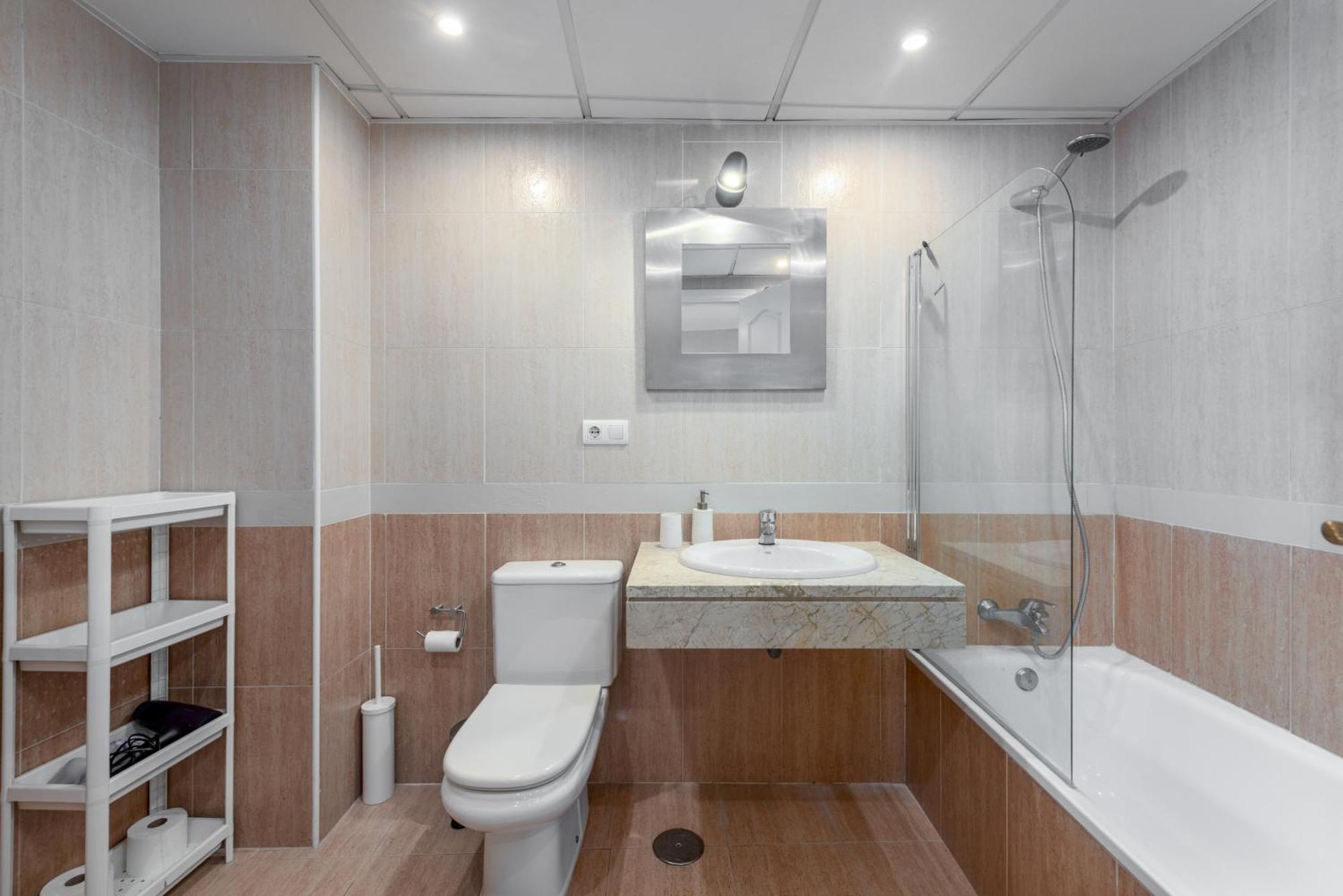 Good Vibes, Roomy In Prime Location Apartment