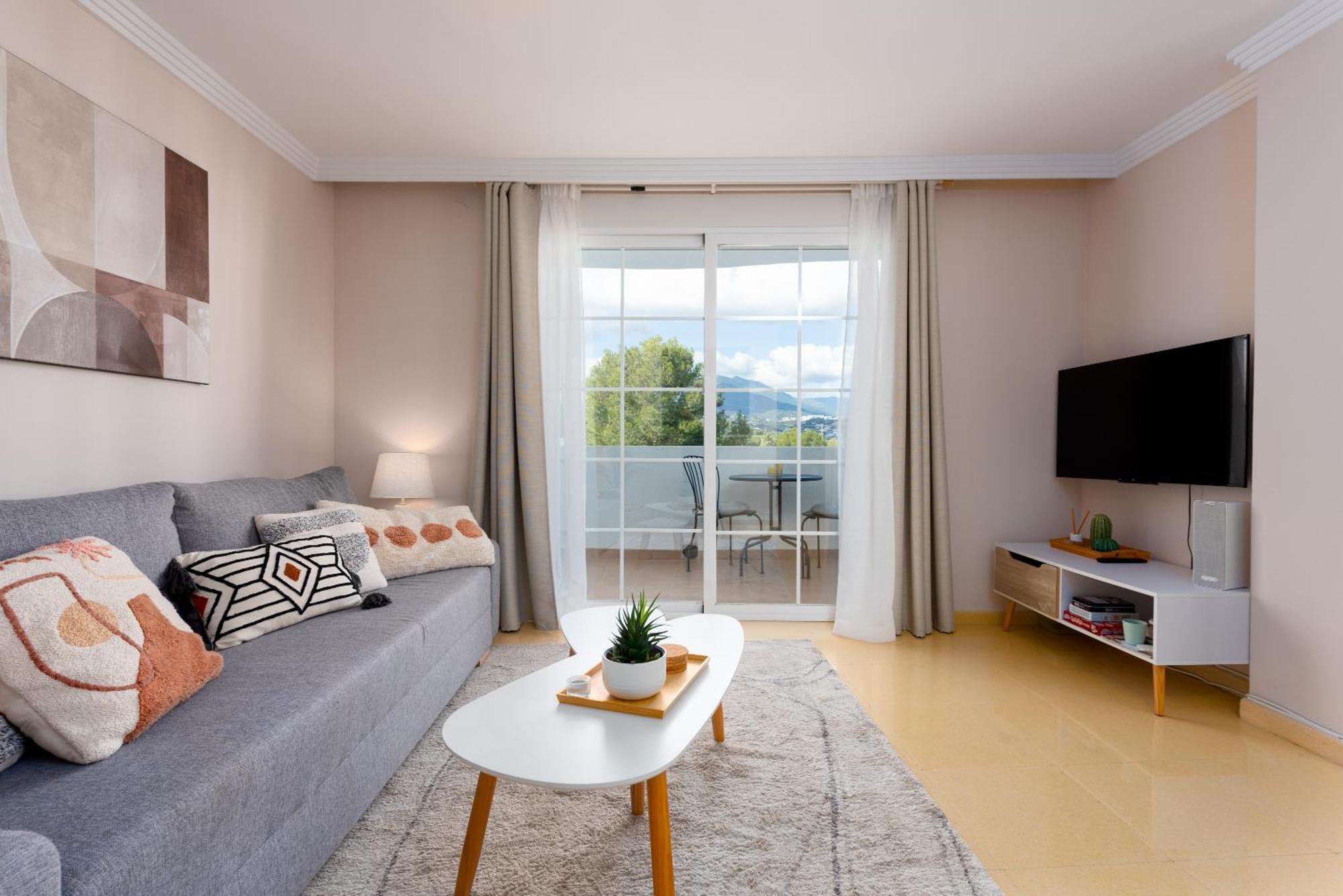 Good Vibes, Roomy In Prime Location