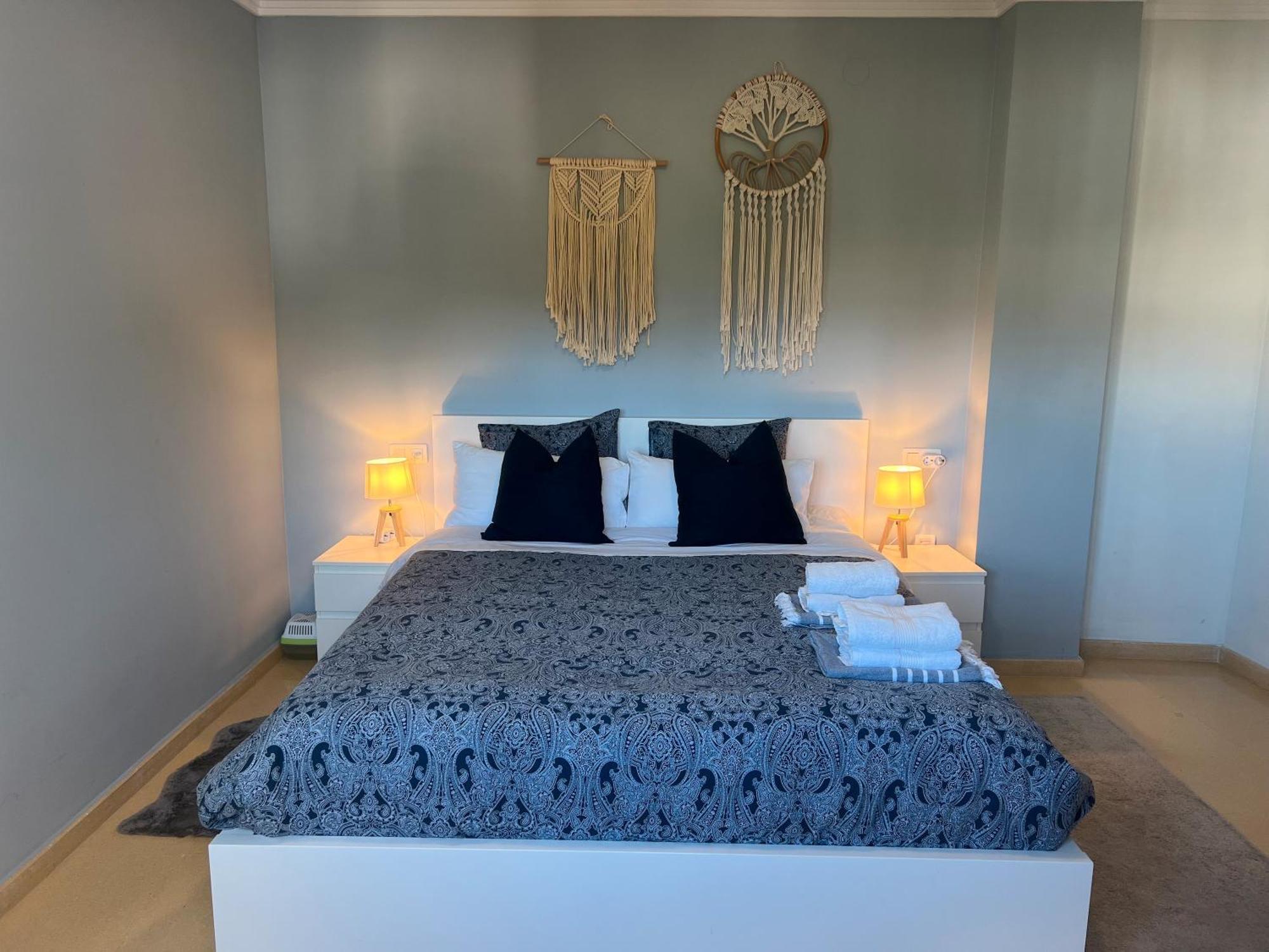 Good Vibes, Roomy In Prime Location Apartment