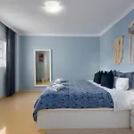 Good Vibes, Roomy In Prime Location